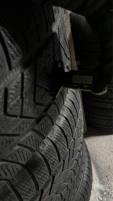 Комплект зимової гуми 255/45/20