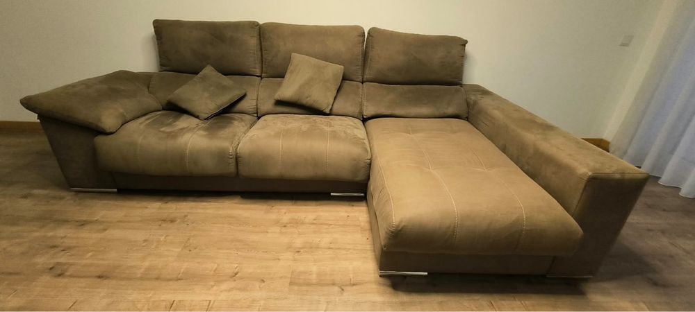 Sofá 3 lugares c/ chaise longue (assentos deslizantes + reclinável + baú + 2 puffs)