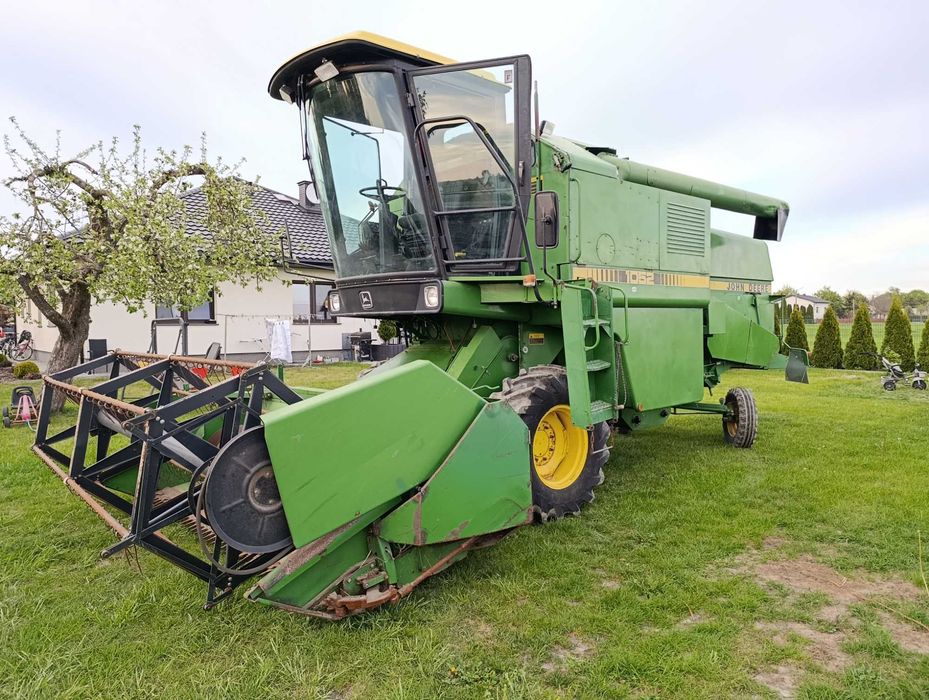 Kombajn zbożowy John Deere 1052 , 1166