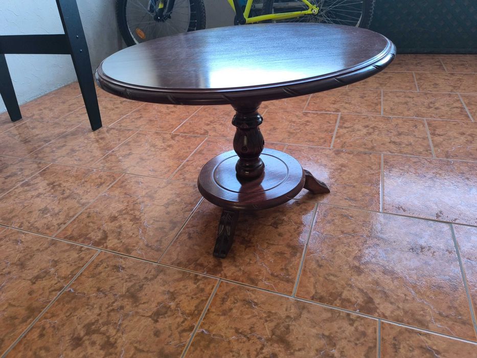 Mesa antiga de centro de sala