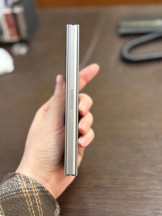 Samsung galaxy z fold 6 12/256 / Samsung galaxy bads 3 pro