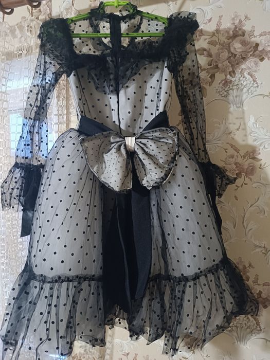 Продаю плаття для дівчинки 6-7років