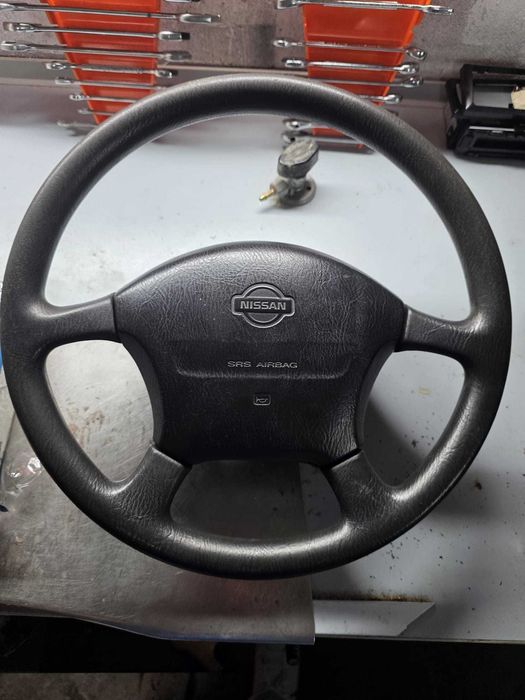 Volante nissan almera 1997