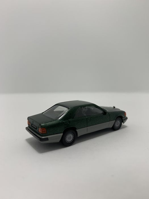Miniatura Mercedes 300 CE Coupé da Herpa escala H0 1/87