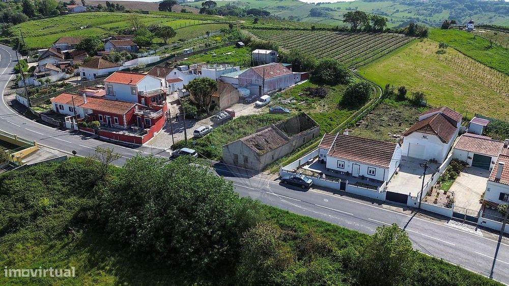 Moradia T2 para venda — Carvoeira E Carmões, Lisboa