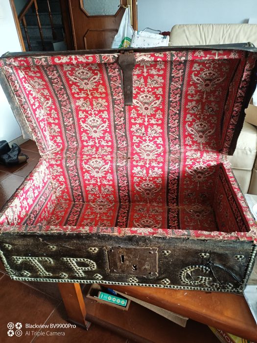 Baú com dois séculos não á ninguém para contar a história