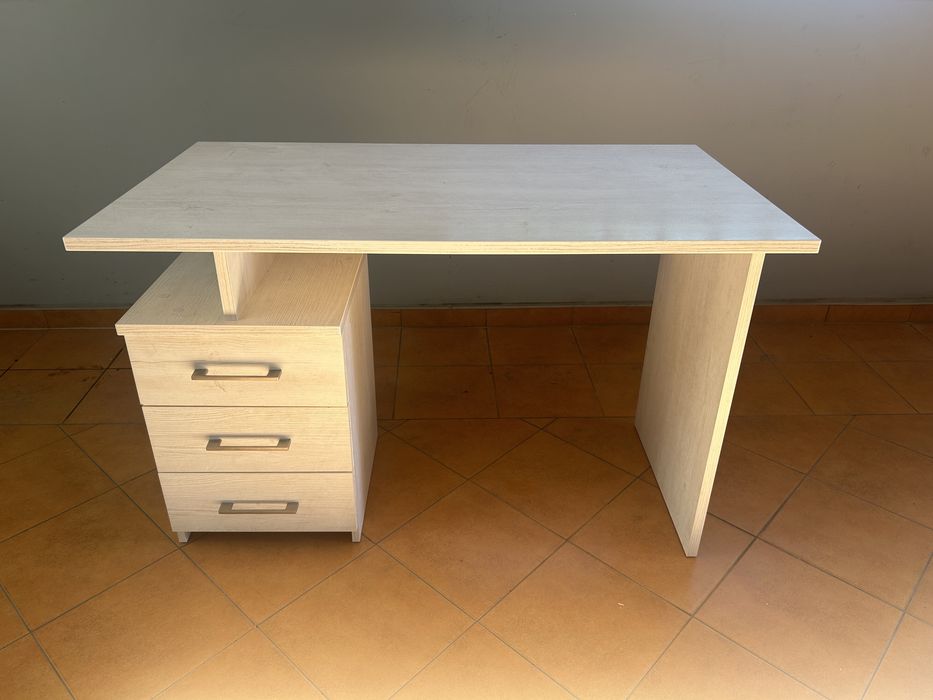 biurko szare drewno 118x66cm
