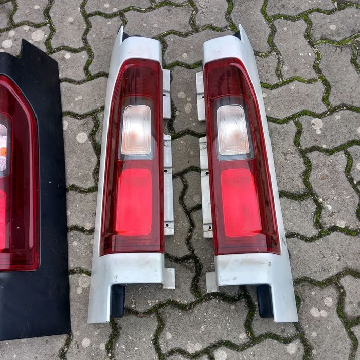 Farois traseiros renault trafic x82