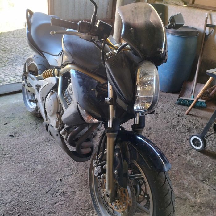 Kawasaki ER6 acidentada