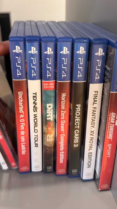 PlayStation 4 Slim + Comando DualShock 4 + Pack de 7 Jogos - Excelente Estado