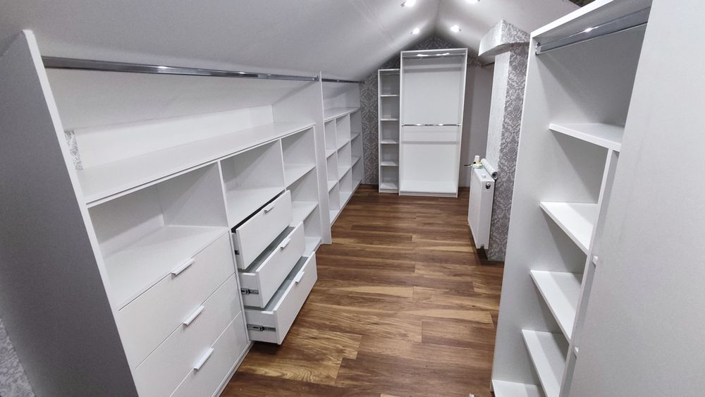 Szafy, zabudowy, garderoby na wymiar