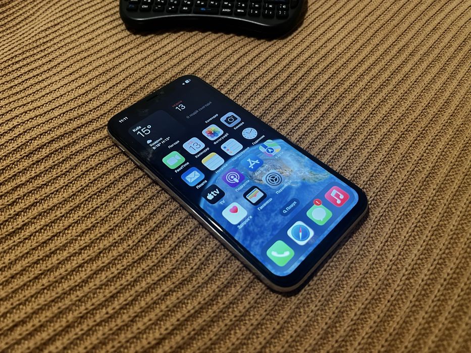 Продам iPhone X білий битий