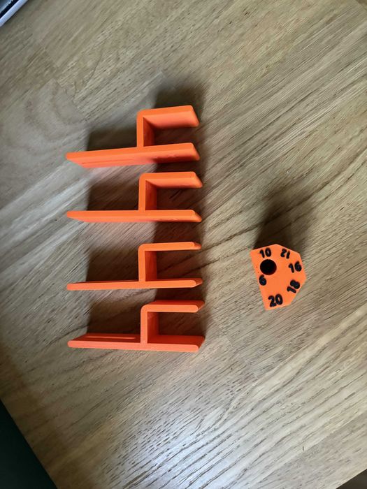 Przyrząd do trasowania maskownic + uchwyt na ołówek