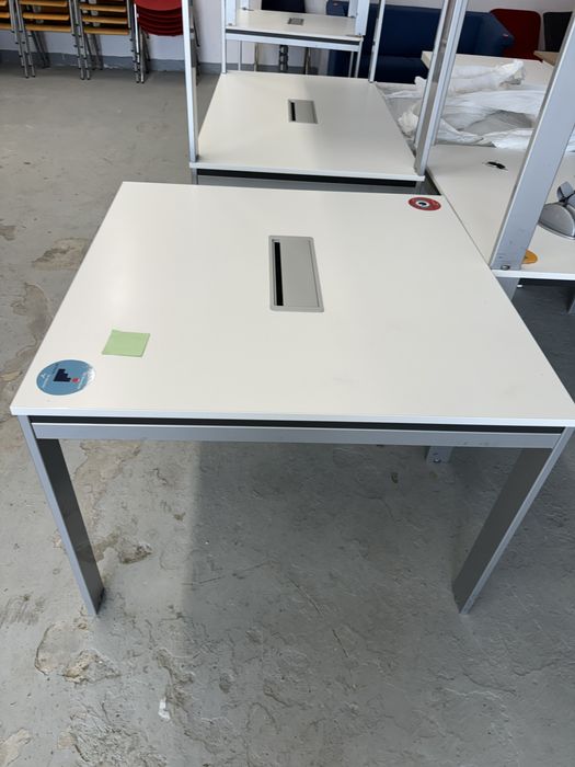 Stollik 100/100  brak mediaportow meble poleasingowe metalowy stelaż