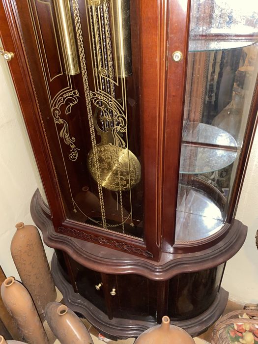 Relógio com Vitrine em Ambos os Lados