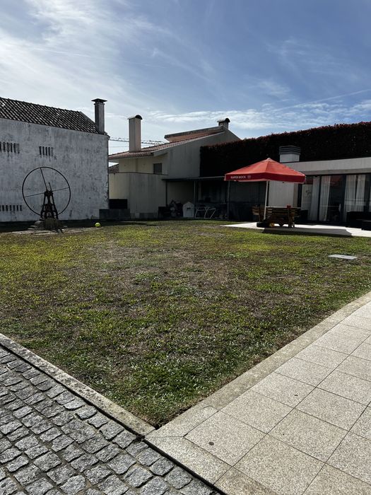 Serviços de jardinagem e limpeza de espaços verdes