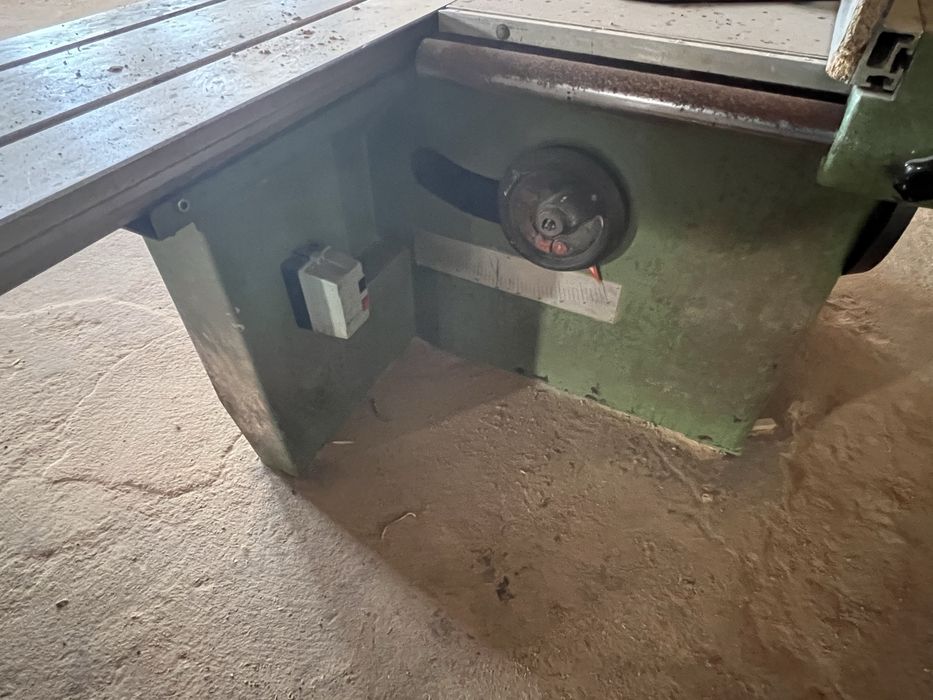 Maquina esquadrejadeira