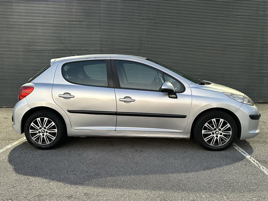 Peugeot 207 — fotografia 2