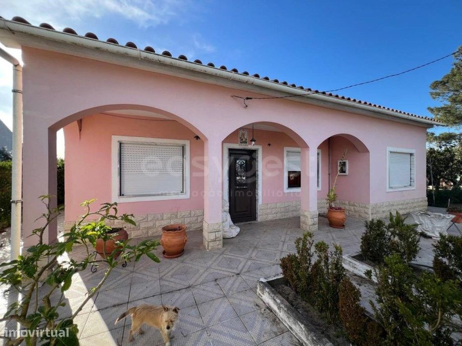 Moradia isolada T3+2 com 1000mt de terreno e 2 garagens