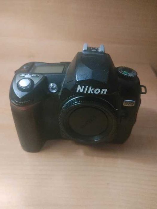 Nikon D70 – Câmara DSLR – Não Testada