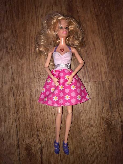 Lalka barbie śpiewa i swieci laleczka interaktywna