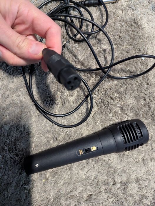 Mikrofon stan uszkodozny.