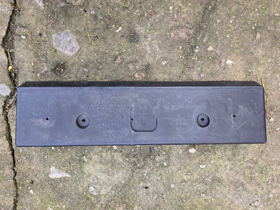 podkładka pod rejestrację Nissan Navara D23