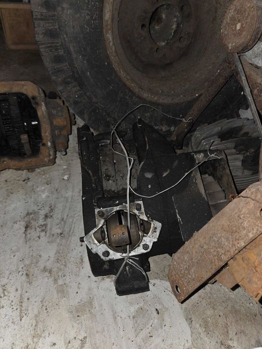 Трактор саморобний з інвентарем