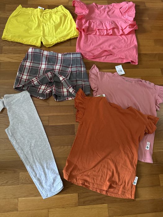 Brinquedos crianca, mesa , bancos , cadeira e roupa