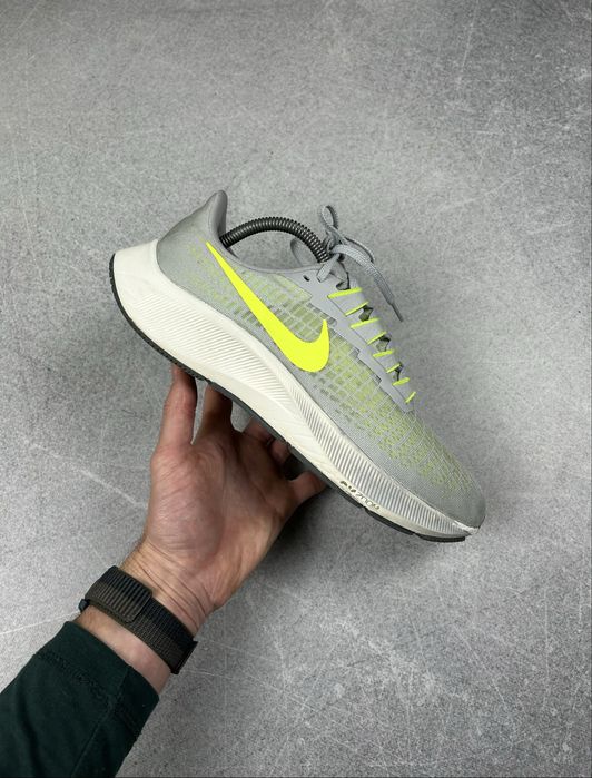 Nike Air Zoom Pegasus 37 (43) кросівки для бігу бігові легкі оригінал