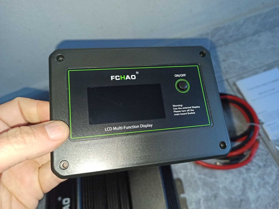 Inversor FCHAO 24V / 2500W nominal e 5000W pico, com Display LCD