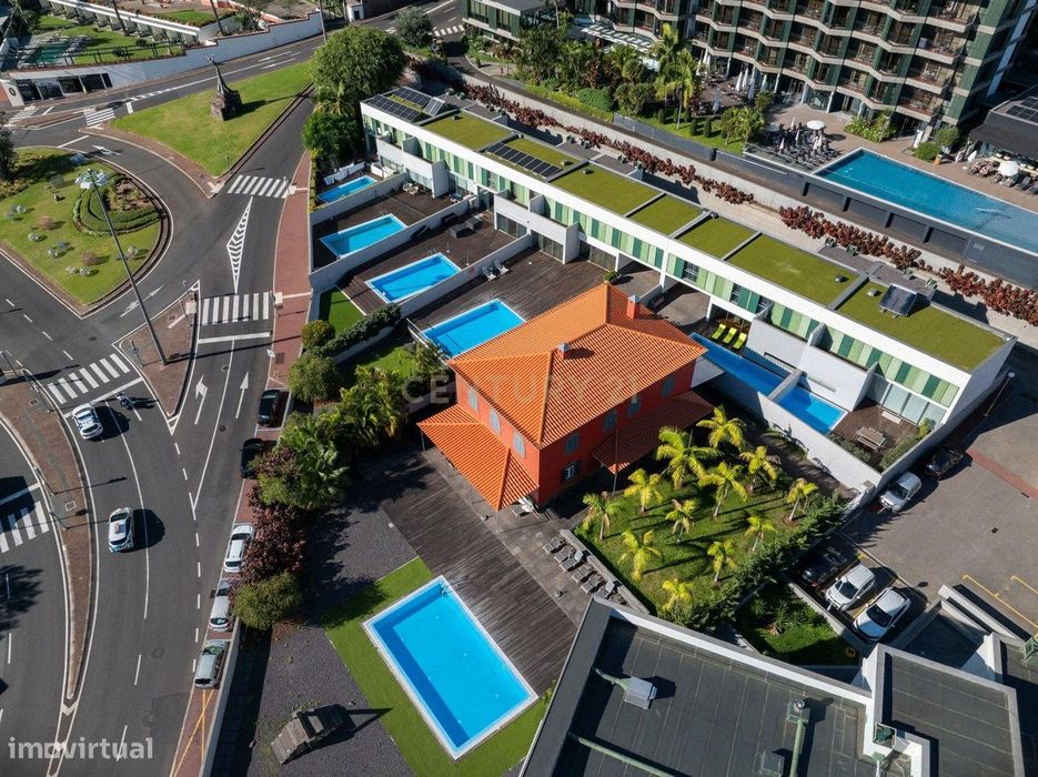 Moradia T4 de Luxo na Estrada Monumental com Piscina