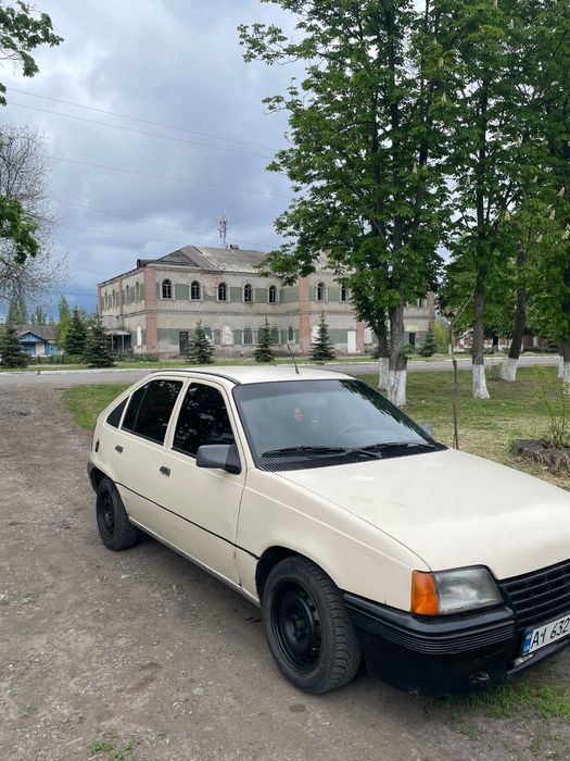 Продам машину Опель кадет