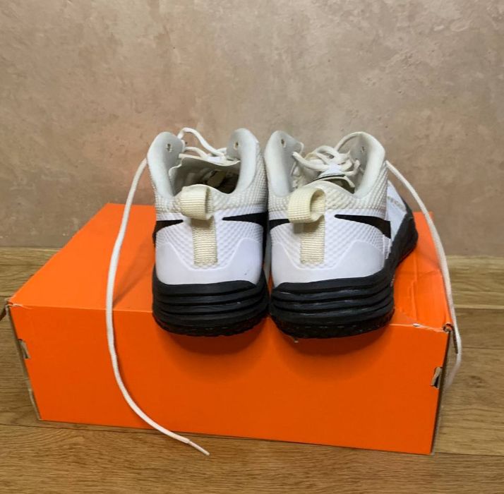 nike lunar tr1 flywire