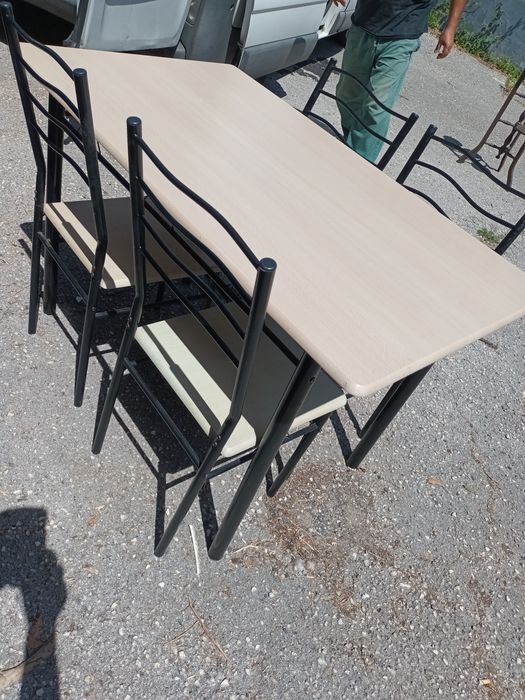 Mesa de cozinha e 4 cadeiras