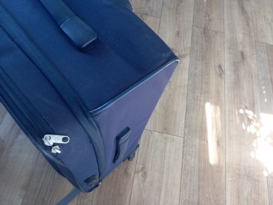 Granatowa duża walizka Samsonite