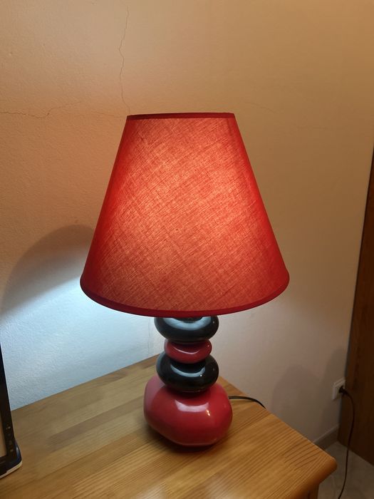 Candeeiro de Mesa Vermelho e Preto – Vintage