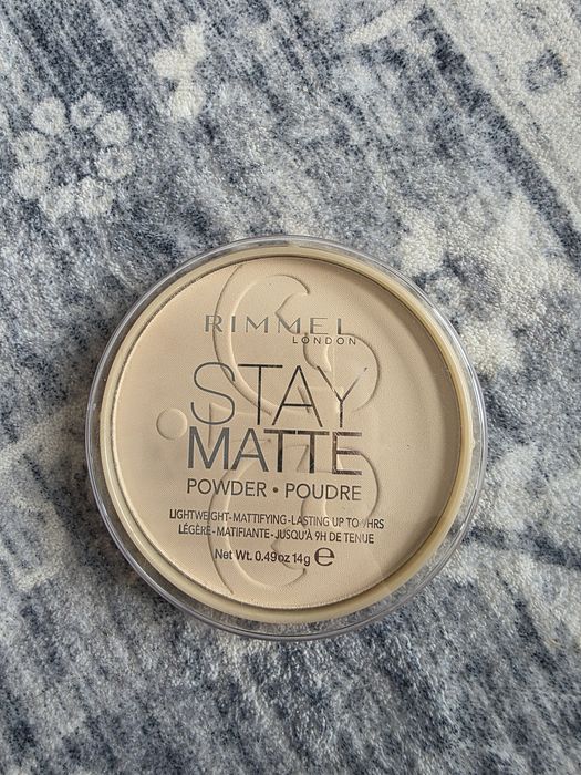Matowy puder do twarzy Rimmel stay matte 001 transparent