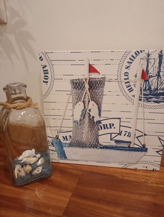 Frasco em vidro com motivos de mar e quadro