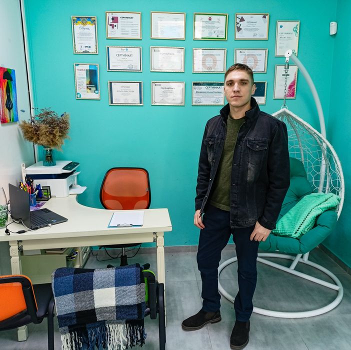 Психолог  , психотерапевт в КПТ, ACT і інтегративному підході.