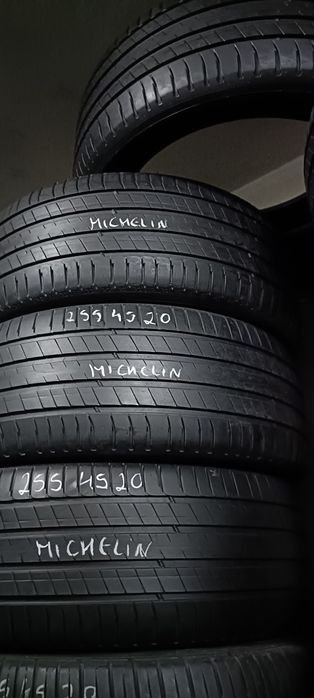 Pneus  255/45/20