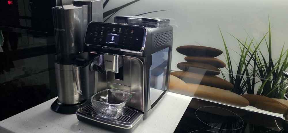 Ekspres do kawy Philips Lattego series 5500 model EP5547/90