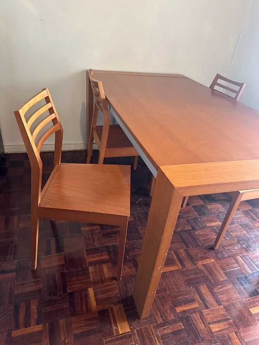 Mesa de Jantar com 4 cadeiras