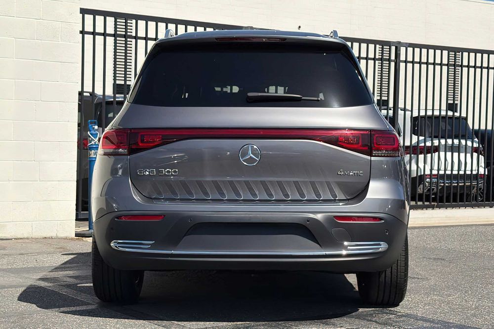 Mercedes-Benz EQB 300 SUV 4MATIC      2023