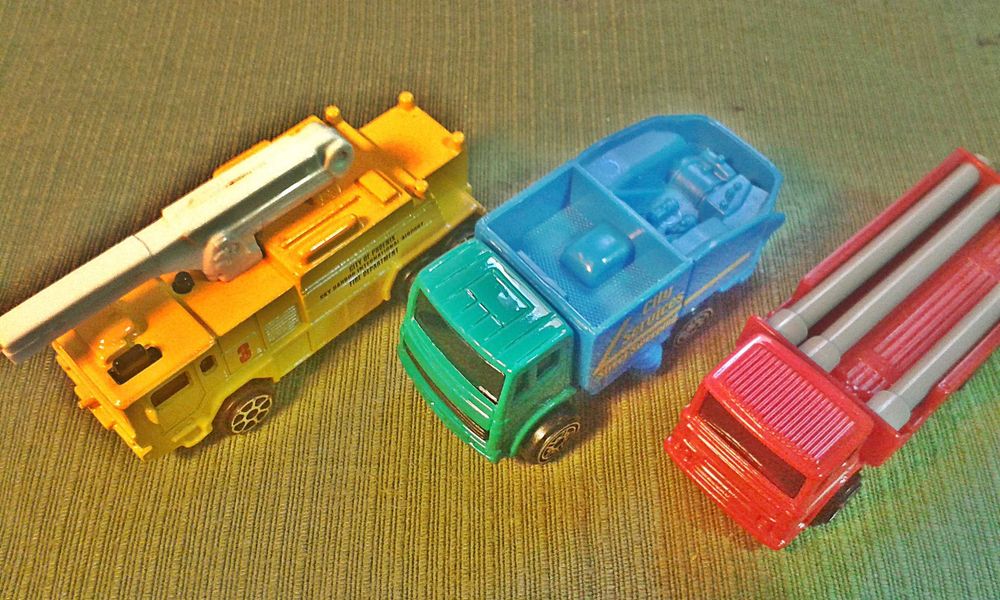 Conjunto de 3 miniaturas Camiões de Serviço MAISTO em metal