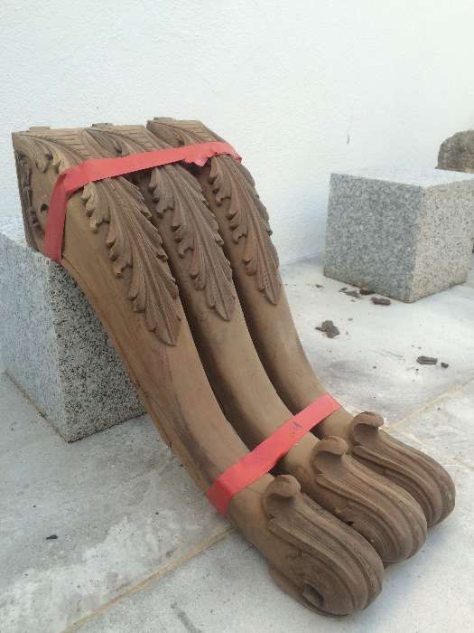 Pés trabalhados para moveis