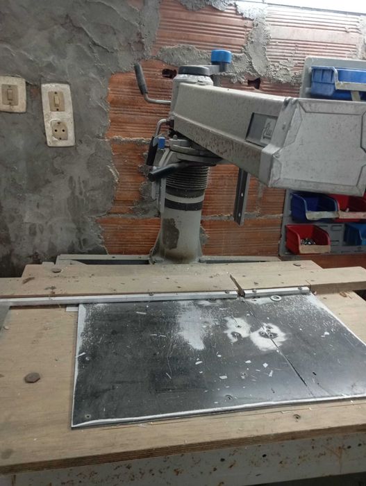 Base e coluna para Serra de Corte