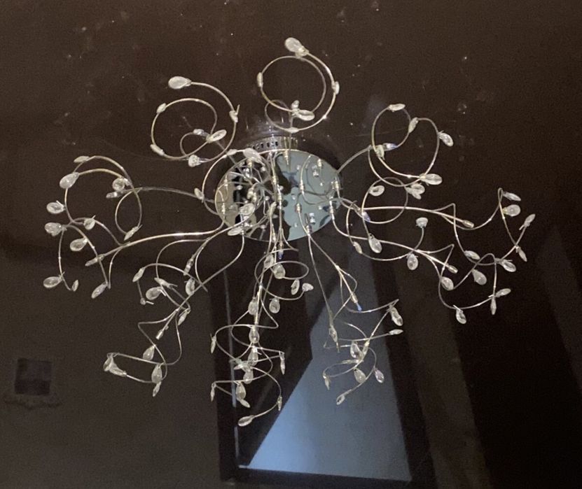 Продам люстру на стелю.