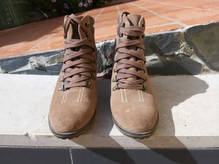 Botas castanhas FOREVA - tamanho 40 (serve 39)