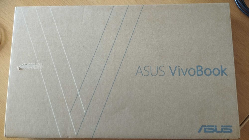 Vendo computador ASUS Vivobook 15, com ecrã rosa